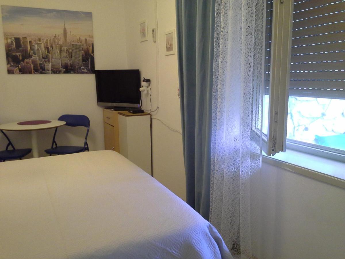 Appartement Isabele à Brodarica  Extérieur photo